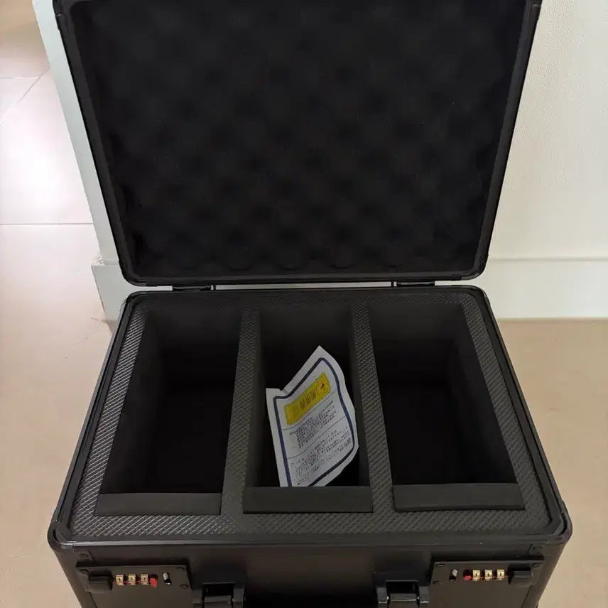 [BUNJANG] 3-Slot Graded Card Storage Box with Password Lock / [새제품] psa brg bgs 등급카드 포켓몬 3구 비밀번호 잠금 보관함 새제품 판매합니다_2
