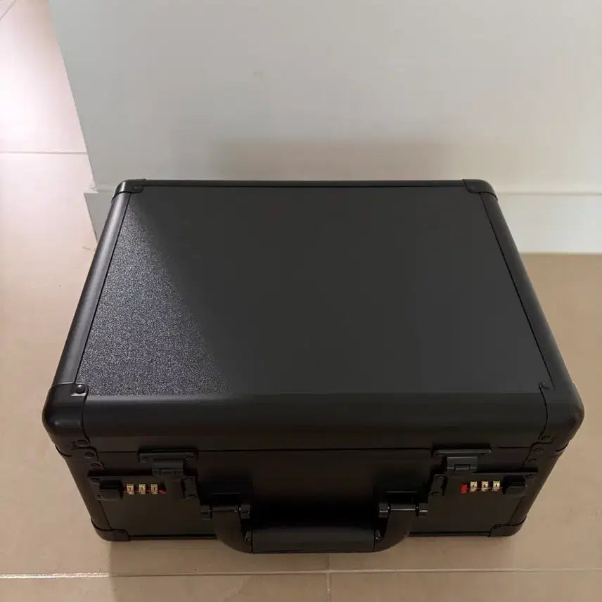 [BUNJANG] 3-Slot Graded Card Storage Box with Password Lock / [새제품] psa brg bgs 등급카드 포켓몬 3구 비밀번호 잠금 보관함 새제품 판매합니다_2