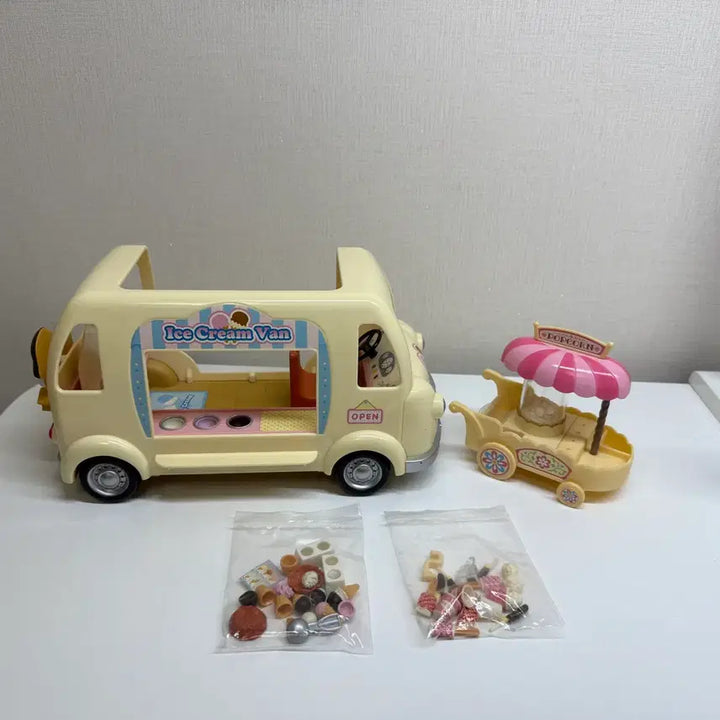 [BUNJANG] Sylvanian Families Ice Cream Van &amp; Popcorn Cart Bundle Set / 실바니안 패밀리 아이스크림 밴 &amp; 팝콘 카트 일괄