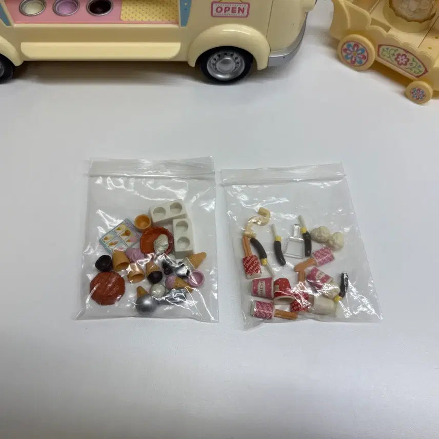 [BUNJANG] Sylvanian Families Ice Cream Van &amp; Popcorn Cart Bundle Set / 실바니안 패밀리 아이스크림 밴 &amp; 팝콘 카트 일괄