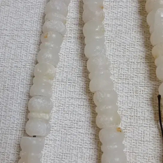 [BUNJANG] Joseon Dynasty Natural White Jade Gakgeon (Hat String) / 오래된천연백옥갓끈