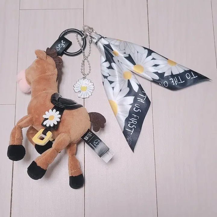 [BUNJANG] PEACEMINUSONE x Toy Story The Firstman Plush Keychain Secret Bullseye / 피스마이너스원 x 토이스토리 더 퍼스트맨 플러시 키링 시크릿 불스아이