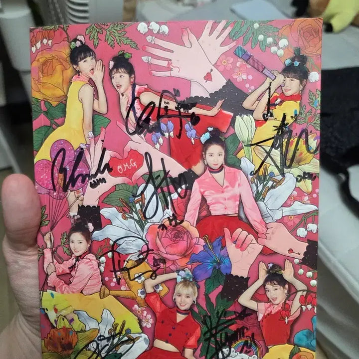 [BUNJANG] OH MY GIRL Signed Album Coloring Book / 오마이걸 컬러링북 싸인앨범