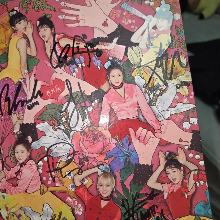 [BUNJANG] OH MY GIRL Signed Album Coloring Book / 오마이걸 컬러링북 싸인앨범