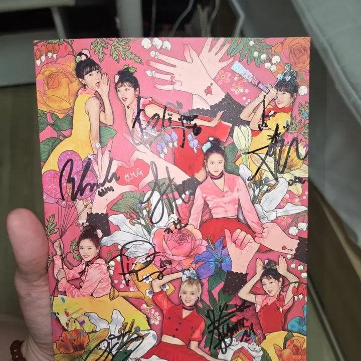 [BUNJANG] OH MY GIRL Signed Album Coloring Book / 오마이걸 컬러링북 싸인앨범