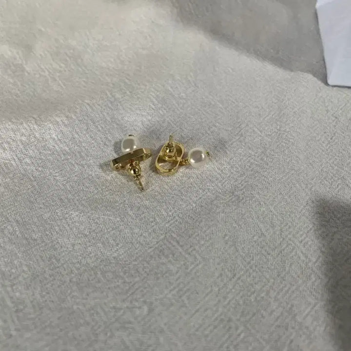[BUNJANG] Dior CD Pearl Earrings / 디올 CD 이어링 진주 귀걸이