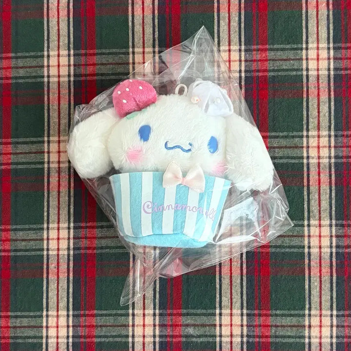 [BUNJANG] Sanrio Cinnamoroll Cake Plush Keychain / 산리오 시나모롤 케이크 인형