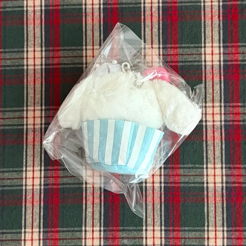 [BUNJANG] Sanrio Cinnamoroll Cake Plush Keychain / 산리오 시나모롤 케이크 인형