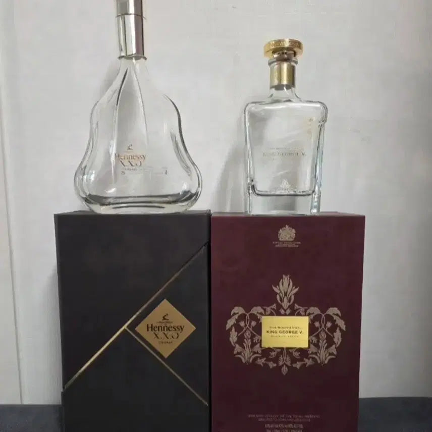 [BUNJANG] Hennessy XO &amp; Johnnie Walker King George V Whiskey Empty Bottles with Cases / 헤네시 XO, 조니워커 킹조지 5세 위스키 공병