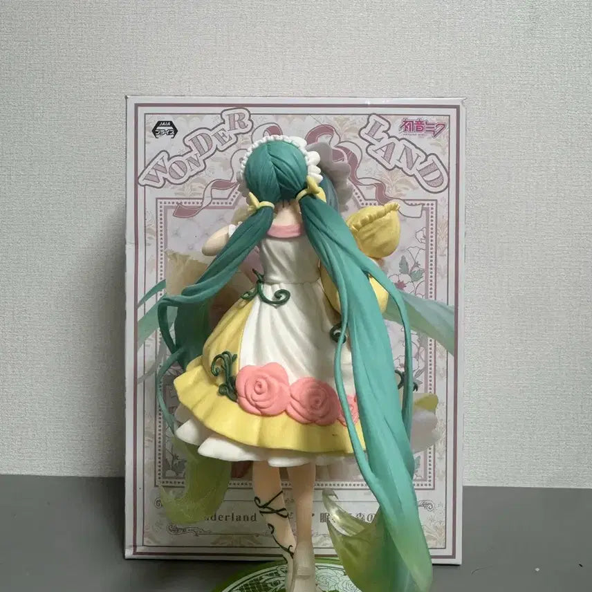 [BUNJANG] Hatsune Miku Wonderland Sleeping Beauty Figure by Taito / 하츠네미쿠 원더랜드 피규어 타이토 잠자는 숲속의 미녀