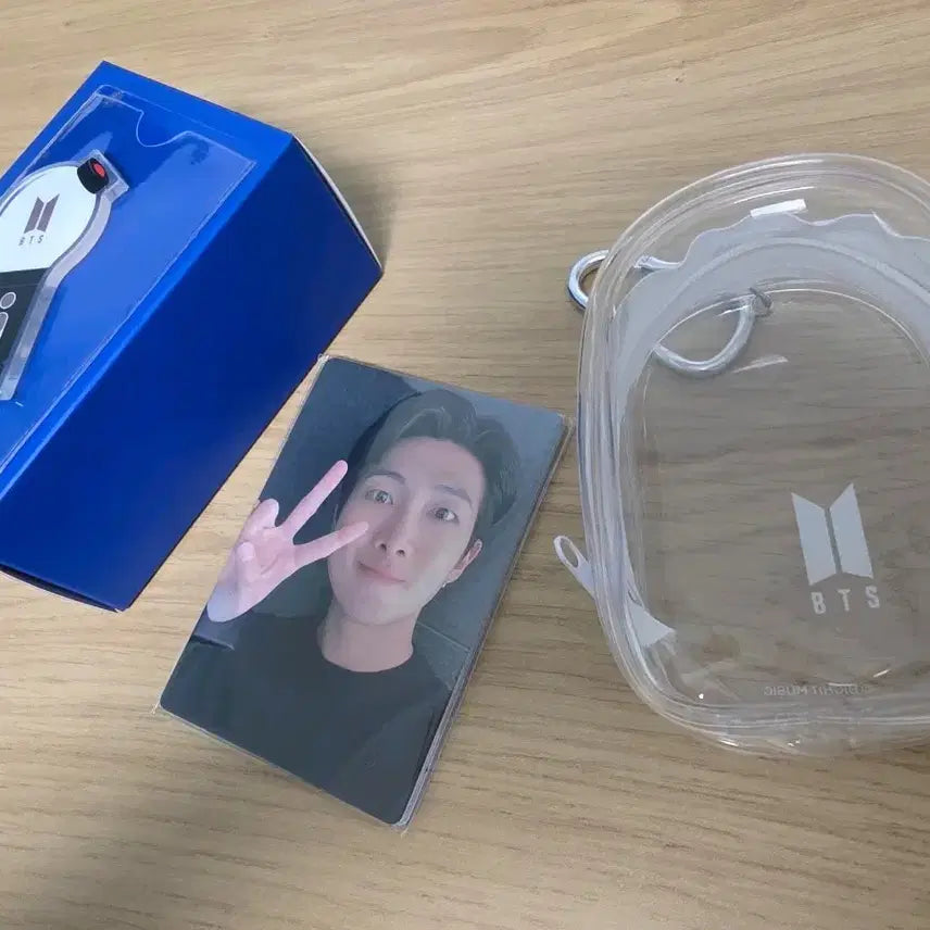 [BUNJANG] BTS ARMY Membership V6 Photocard Acrylic Mini Bag Keychain / 방탄소년단 BTS 아미 멤버십 기프트 V6 포카 아크릴 미니가방 키링