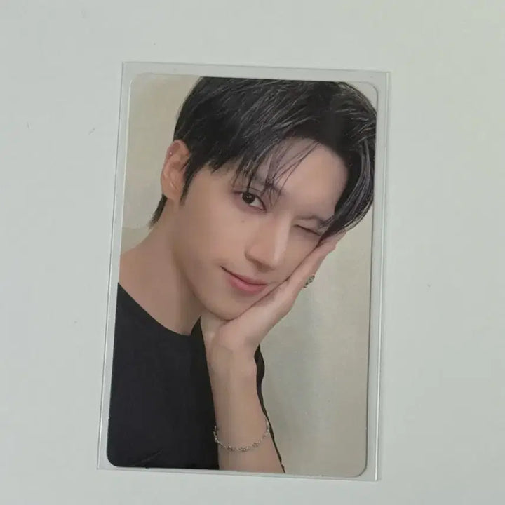 [BUNJANG] ATEEZ 8ROOM Popup Wooyoung Photocard / 에이티즈 ATEEZ 8ROOM 팝업 우영 포카 양도