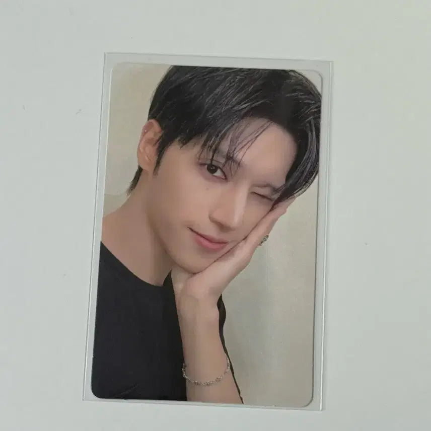 [BUNJANG] ATEEZ 8ROOM Popup Wooyoung Photocard / 에이티즈 ATEEZ 8ROOM 팝업 우영 포카 양도