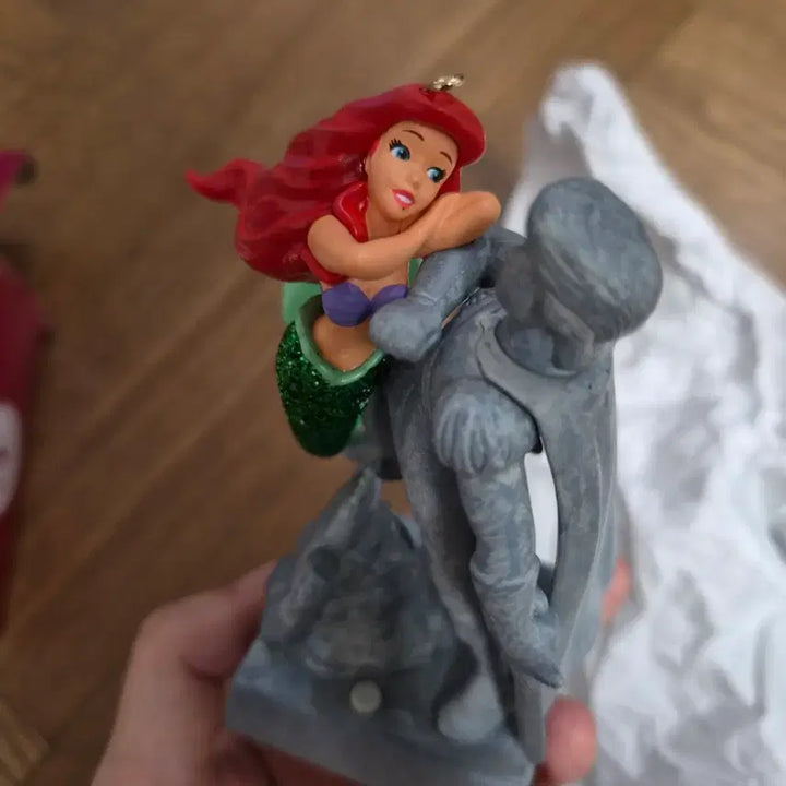 [BUNJANG] Disney The Little Mermaid Hallmark Ariel &amp; Prince Eric Talking Ornament Figure / 인어공주 홀마크 에리얼 에릭 왕자 토킹 오너먼트 피규어