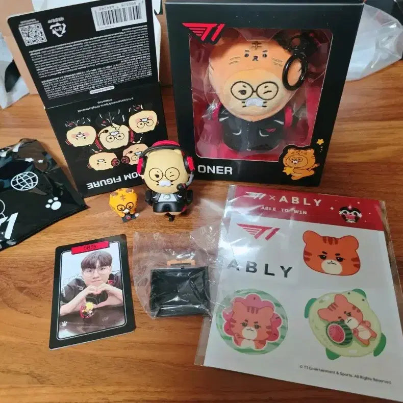 [BUNJANG] T1 Faker Chunsik Doll + 2 Figure Set + Orangi Stickers / T1 티원 오너 춘식이 인형 + 피규어 2종 + 오랑이 스티커 / 오식이