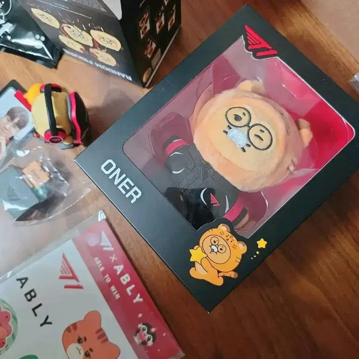 [BUNJANG] T1 Faker Chunsik Doll + 2 Figure Set + Orangi Stickers / T1 티원 오너 춘식이 인형 + 피규어 2종 + 오랑이 스티커 / 오식이