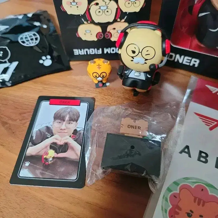 [BUNJANG] T1 Faker Chunsik Doll + 2 Figure Set + Orangi Stickers / T1 티원 오너 춘식이 인형 + 피규어 2종 + 오랑이 스티커 / 오식이