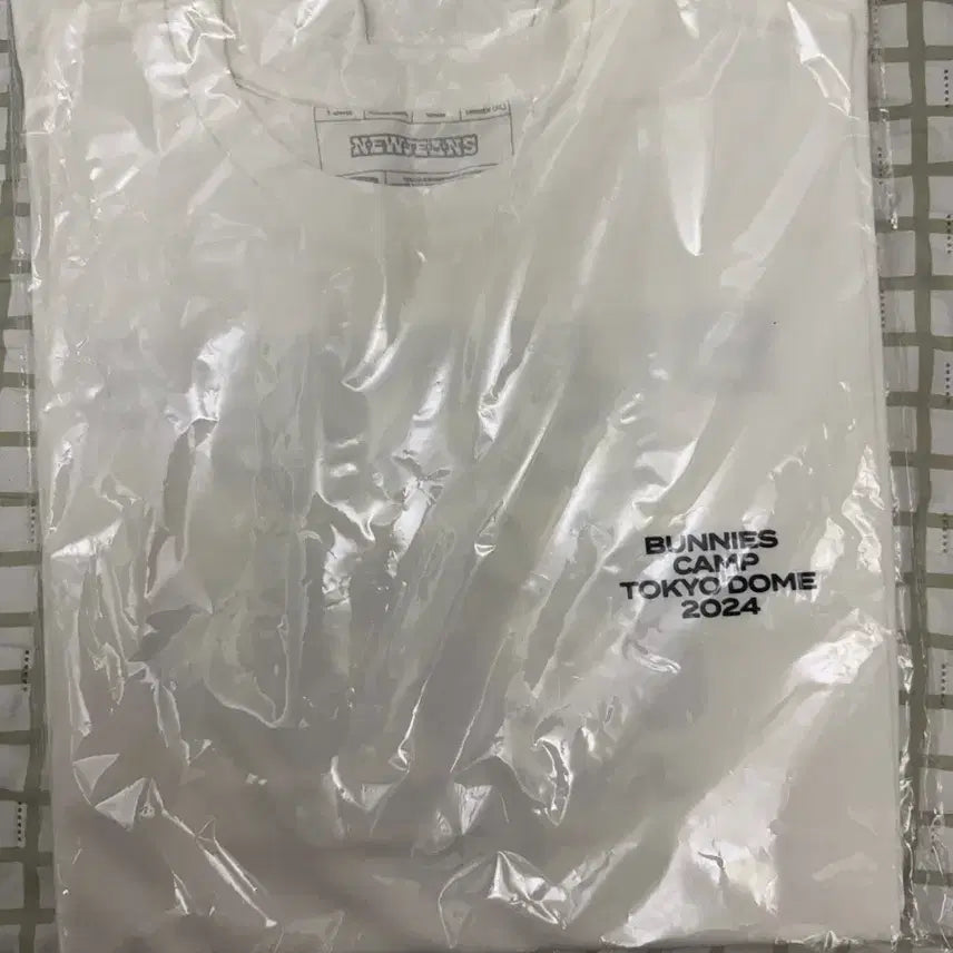 [BUNJANG] NewJeans Bunnies Camp 2024 Tokyo Dome T-Shirt White XL / 뉴진스 버니즈 캠프 2024 도쿄돔 티셔츠 화이트