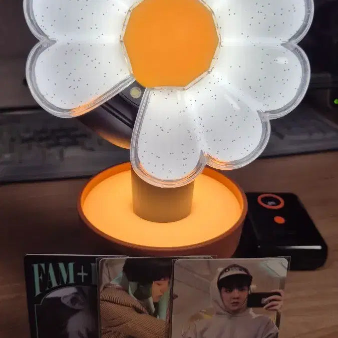 [BUNJANG] G-Dragon Lightstick Bundle Set with Cradle and 3 Photocards / 지드래곤 응원봉 + 크래들 + 포토카드 3장