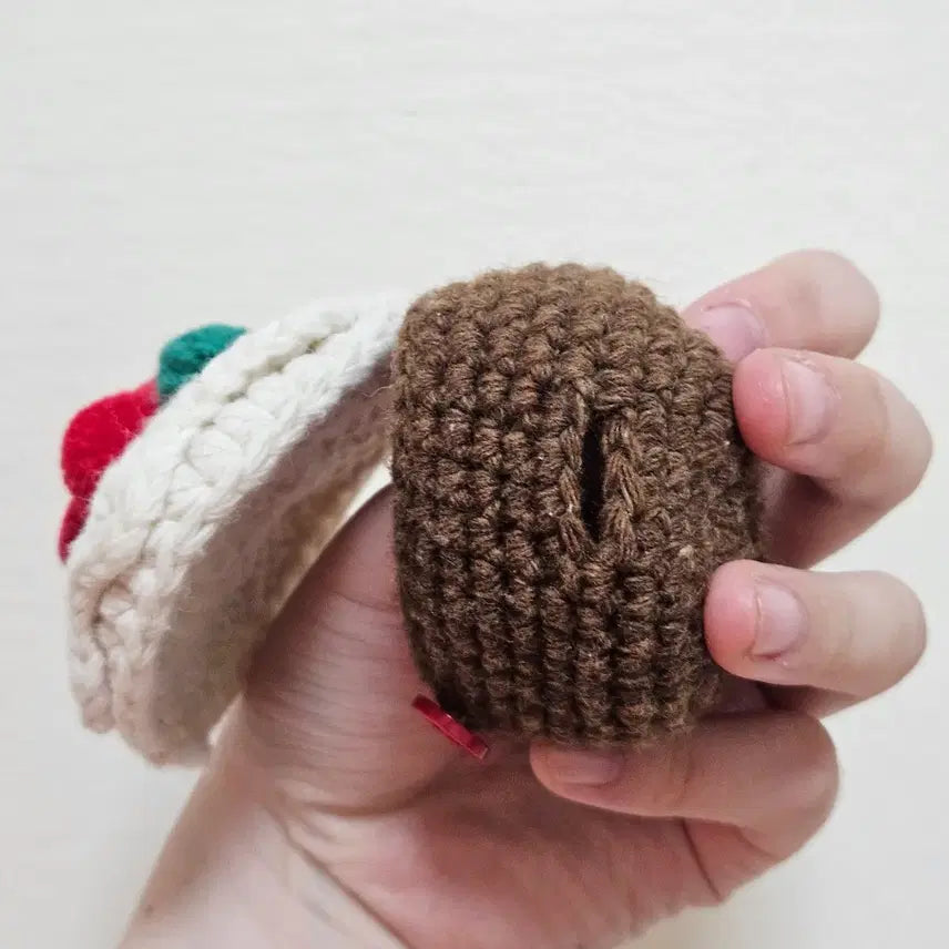 [BUNJANG] Slow Melody Hand-Knitted Fruit Topping Tamagotchi Case / (슬로우멜로디)손뜨개 과일토핑 컵케이크 다마고치 케이스
