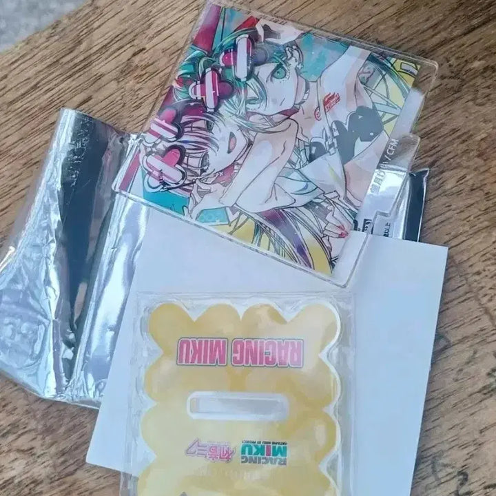 [BUNJANG] Racing Miku Luka Acrylic Stand + Can Badge / 레이싱미쿠 메구리네 루카 아크릴스탠드 +  캔뱃지