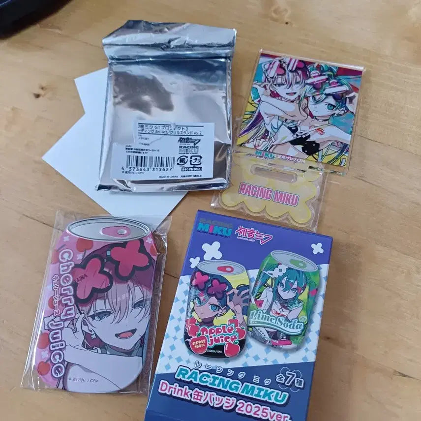 [BUNJANG] Racing Miku Luka Acrylic Stand + Can Badge / 레이싱미쿠 메구리네 루카 아크릴스탠드 +  캔뱃지