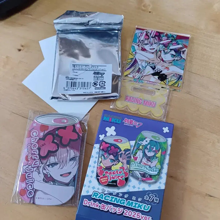 [BUNJANG] Racing Miku Luka Acrylic Stand + Can Badge / 레이싱미쿠 메구리네 루카 아크릴스탠드 +  캔뱃지