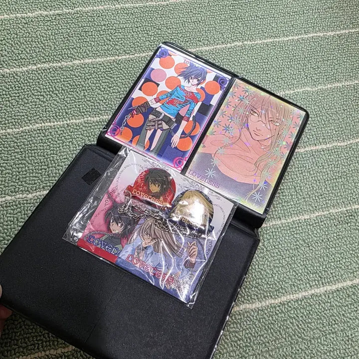 [BUNJANG] Loveless Goods Card Badge / 러브리스 굿즈 카드 뱃지