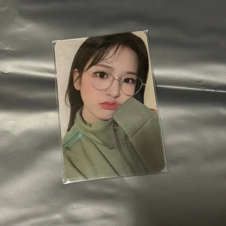 [BUNJANG] IZ*ONE Yujin An Yujin Fantasy Childhod Photocard / 아이즈원 유진 안유진 환상동화 포카 안경유진
