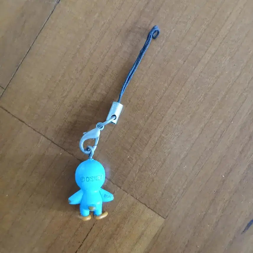 [BUNJANG] Vintage Winnie the Pooh Penguin Costume Keyring / 고전 빈티지 곰돌이푸 펭귄 코스튬 키링