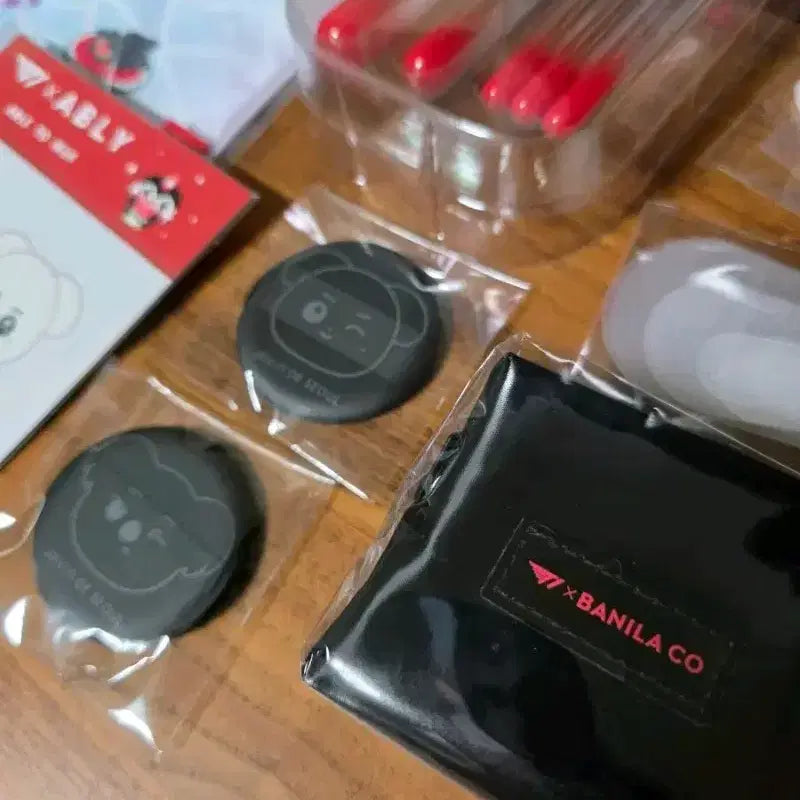 [BUNJANG] T1 x ABLY Brush Set, Pouch, Vanillaco Pouch, Stickers, Puff, Keria / T1 티원 x 에이블리 브러쉬, 파우치, 바닐라코 파우치, 스티커, 퍼프 / 케리아