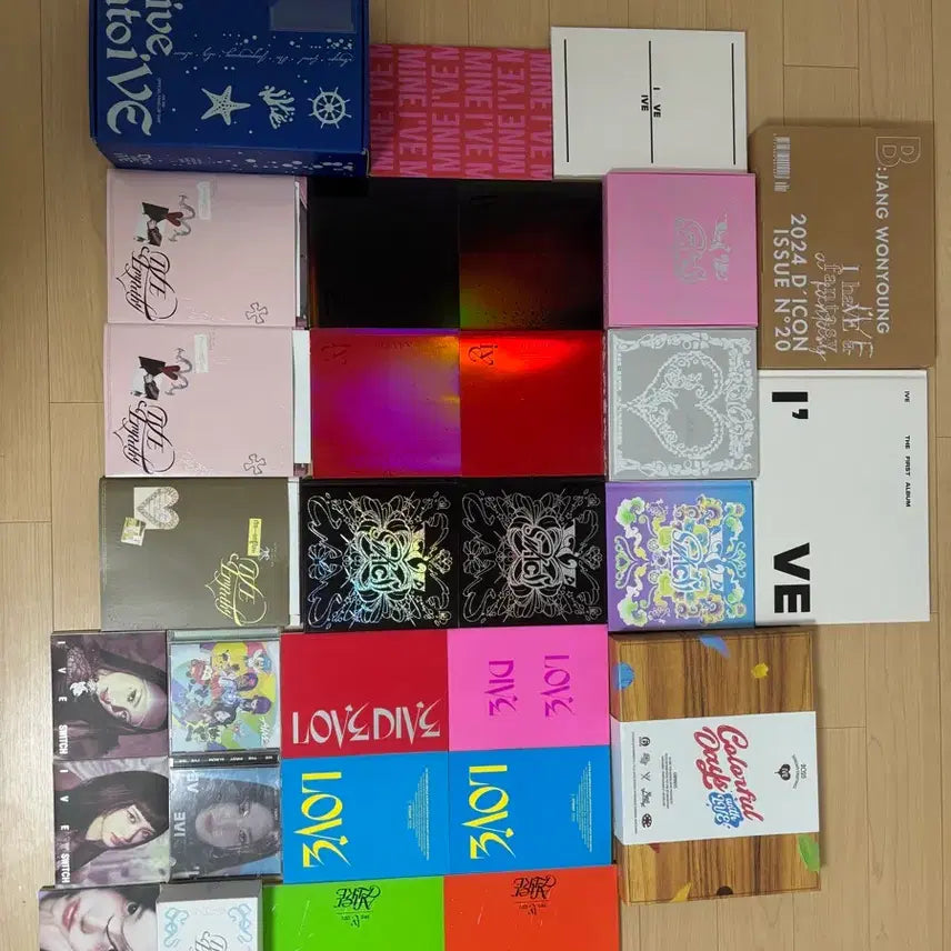 [BUNJANG] IVE Large Bundle Set - Sealed Albums, 110 Photocards, Posters / 아이브 대용량 굿즈 판매 ( 탈덕처분 ) 급처!!