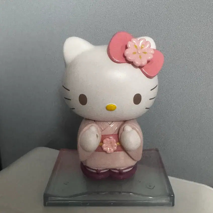 [BUNJANG] Sanrio Cherry Blossom Kitty Figure Keychain / 벚꽃 키티 피규어 산리오 인형 마이멜로디 쿠로미 시나모롤 폼폼푸린 고전 키링 가챠 파우치