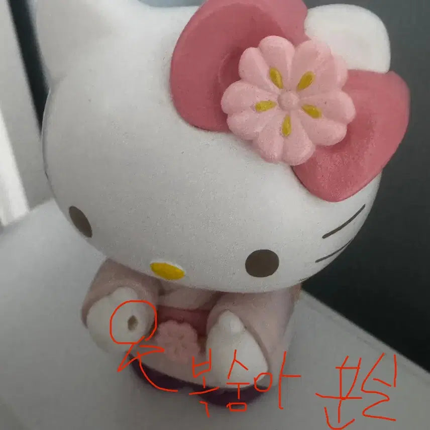 [BUNJANG] Sanrio Cherry Blossom Kitty Figure Keychain / 벚꽃 키티 피규어 산리오 인형 마이멜로디 쿠로미 시나모롤 폼폼푸린 고전 키링 가챠 파우치