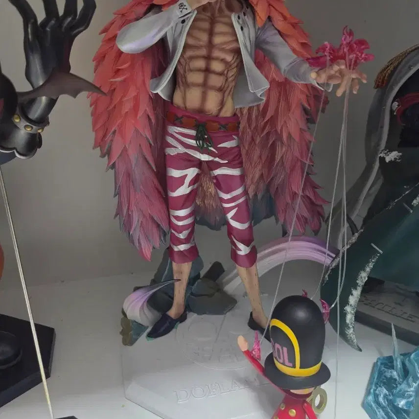 [BUNJANG] Resin One Piece Doflamingo Standard Figure with Special Soldier Included / [레진] 원피스 as 도플라밍고 스탠다드 [특전 병정포함] 판매