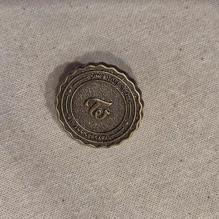 [BUNJANG] Twice 4th Anniversary Badge / 트와이스 4주년 기념 뱃지 twice