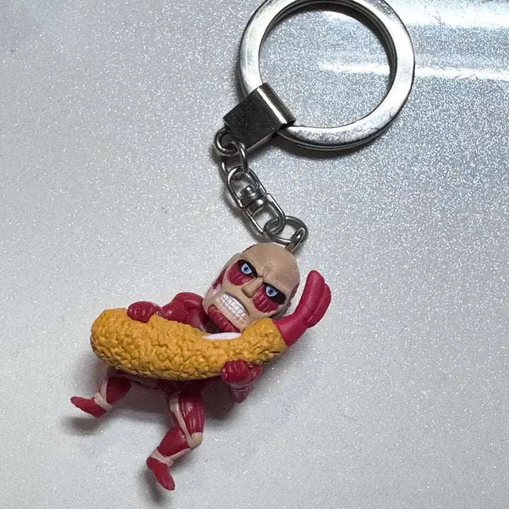 [BUNJANG] Attack on Titan Colossal Titan Figure Keychain / 진격의 거인 진격거 초대형 거인 피규어 키링