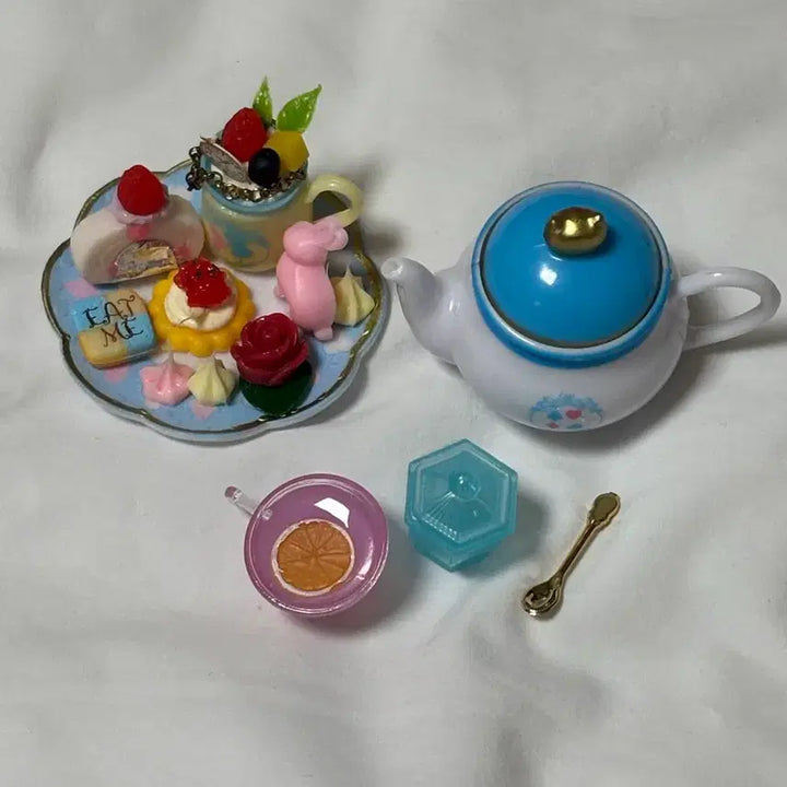 [BUNJANG] Alice in Wonderland Tea Party Gacha Teacup Set / 이상한나라의앨리스 티파티 가챠 티푸드 피팟 찻잔 일괄 세트