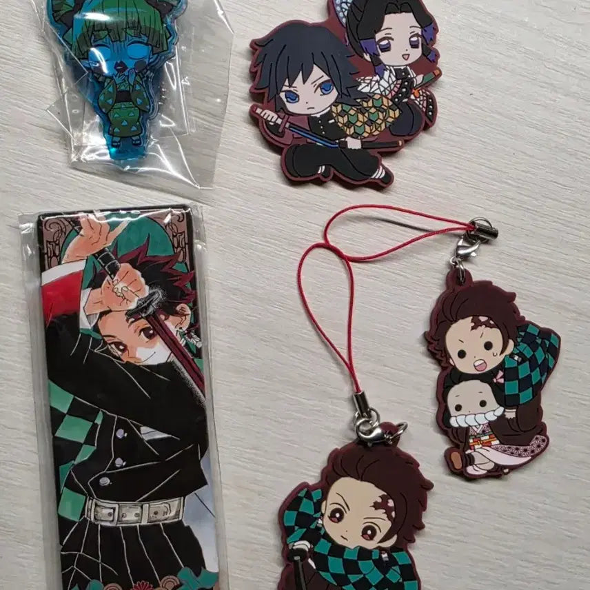 [BUNJANG] Demon Slayer Tanjiro Acrylic Keychain &amp; Badge Set / 귀멸의 칼날 탄지로 뱃지, 키링