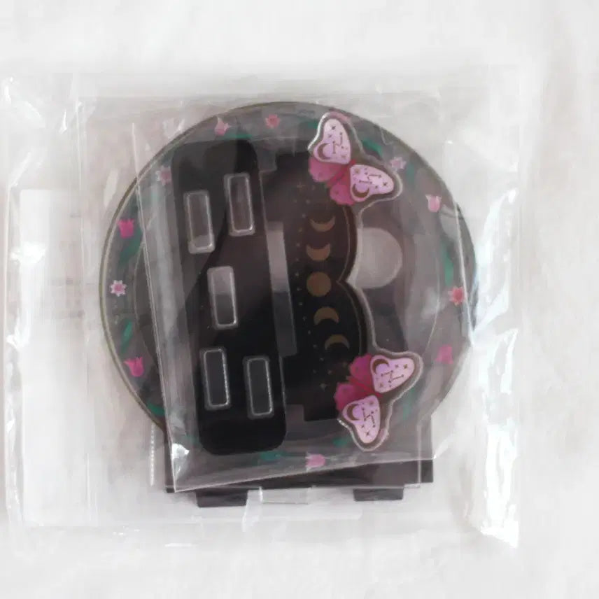 [BUNJANG] Mystic Butterfly Pink D-2 Can Badge Acrylic Stand / [미개봉] 후쿠야 온라인 쿠지 미스틱 버터플라이 캔뱃지 아크릴 스탠드 핑크 D상 D-2