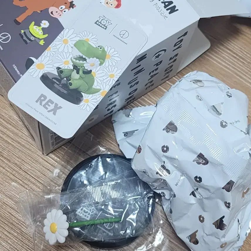 [BUNJANG] Peaceminusone x Toy Story Rex Figure Blind Box / 피스마이너스원 토이스토리 랙스 랜덤 피규어 블라인드 피규어 새상품