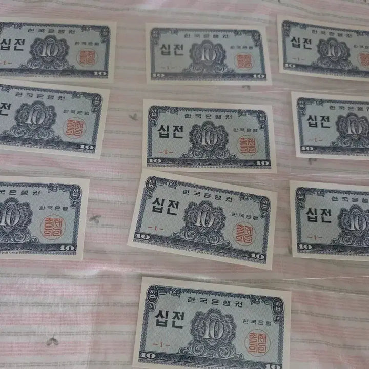 [BUNJANG] Korean 10 Won Banknotes (10 pcs) &amp; Foreign Banknotes (26 pcs) Bundle / 한국은행권 10전 10장, 외국돈 26장 일괄