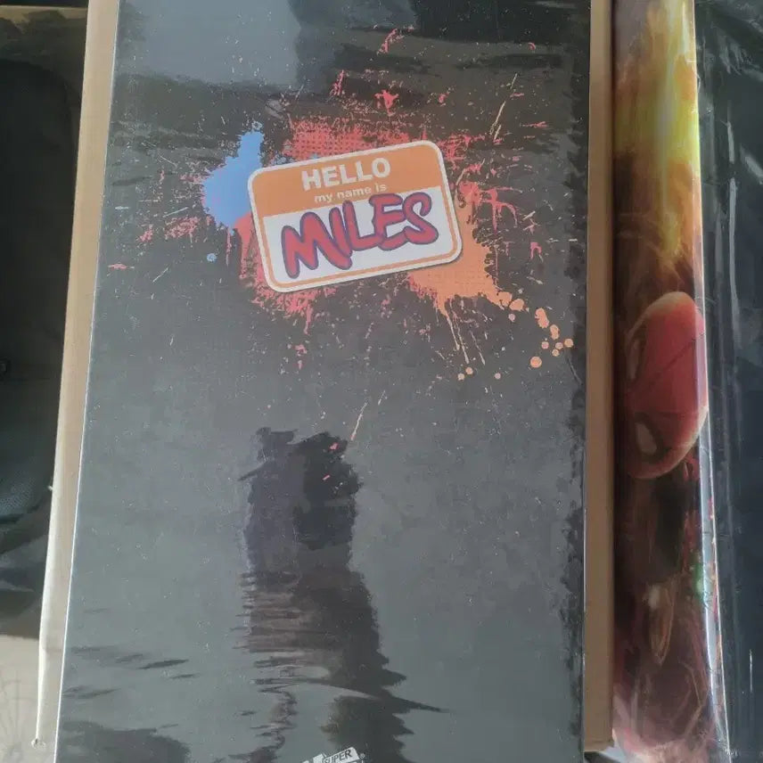 [BUNJANG] Hot Toys MMS567 Miles Morales 1/6 Scale Figure Bundle Set (Sealed) / [미개봉/일괄] 핫토이 MMS567 + 슈퍼엠씨 F-084 마일스 모랄레스 세트