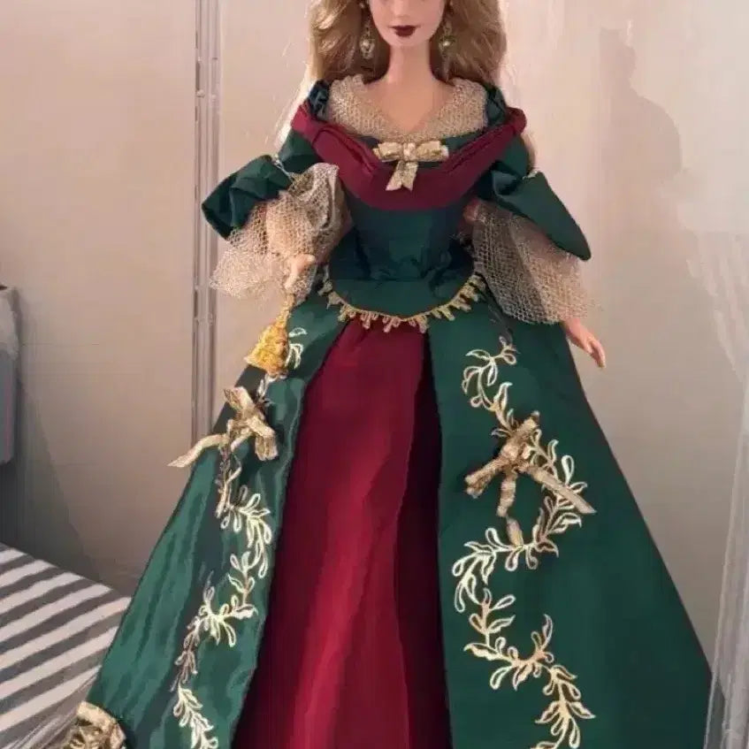 [BUNJANG] Barbie 2000 Holiday Treasure Collector Doll / 바비 2000 홀리데이 트레져 콜렉터 전용 판매