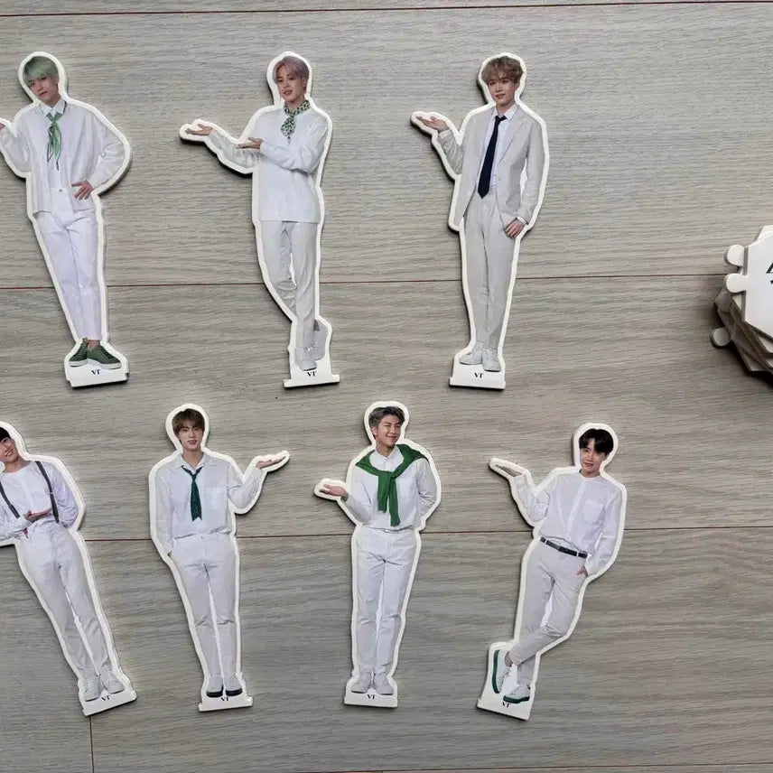 [BUNJANG] BTS VT Standee (Full Group) &amp; Daily Cica Booklet / BTS 방탄 등신대 VT + 데일리 시카 책자