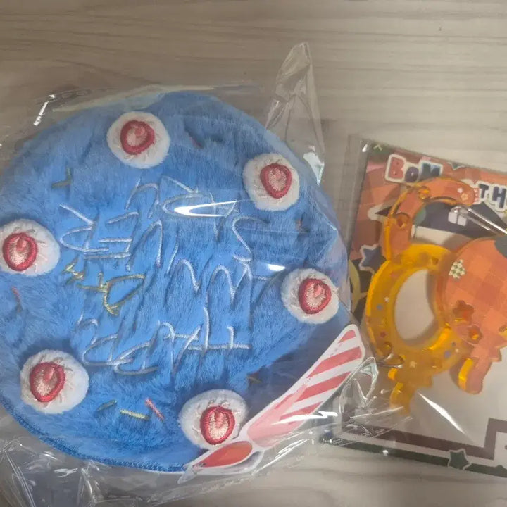 [BUNJANG] Bomtoon 10th Anniversary Signature Pouch, Keyring &amp; Carabiner Bundle Set / 봄툰 10주년 시그 파우치 키링+ 카라비너 일괄 양도
