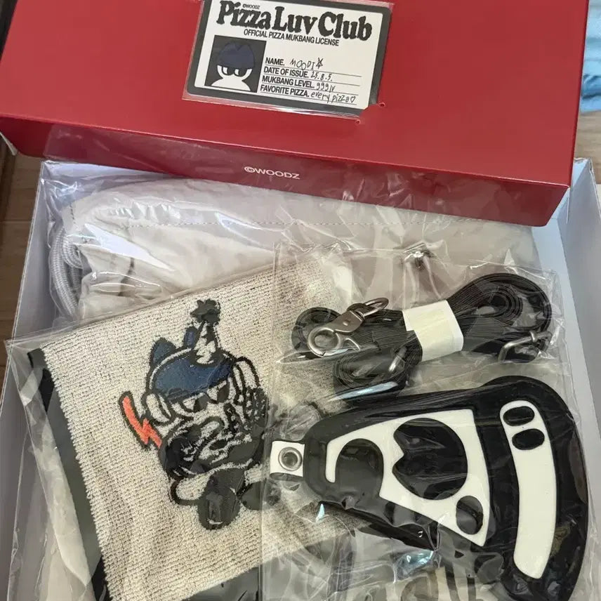 [BUNJANG] WOODZ Cho Seung Youn PIZZA LUV CLUB KIT [2025 WOODZ DAY] / 우즈 조승연 피자보이 [2025 WOODZ DAY] PIZZA LUV CLUB KIT