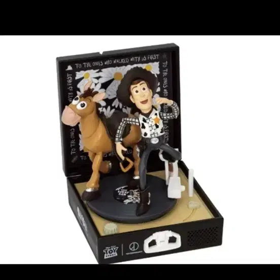 [BUNJANG] Peaceminusone The Firstpan Diorama Record Player Woody Figure / (현물 바배) 토이스토리 피스마이너스원 더 퍼스트팬 디오라마 레코드 플레이어 우디피규어