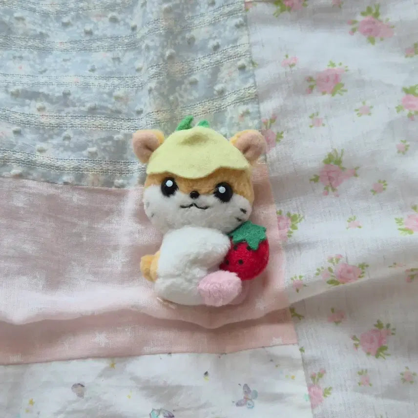 [BUNJANG] Sanrio Kuri-ring Strawberry Mini Vintage Doll / 고전 빈티지 인형 산리오 산엑스 딸기 쿠리링 미니 초레어
