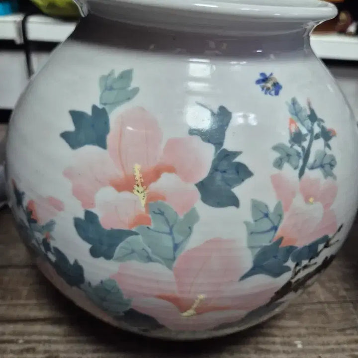[BUNJANG] Celadon and White Porcelain Vase with Floral Motif / 청자.  백자. 도자기. 높이 28. 둘레84